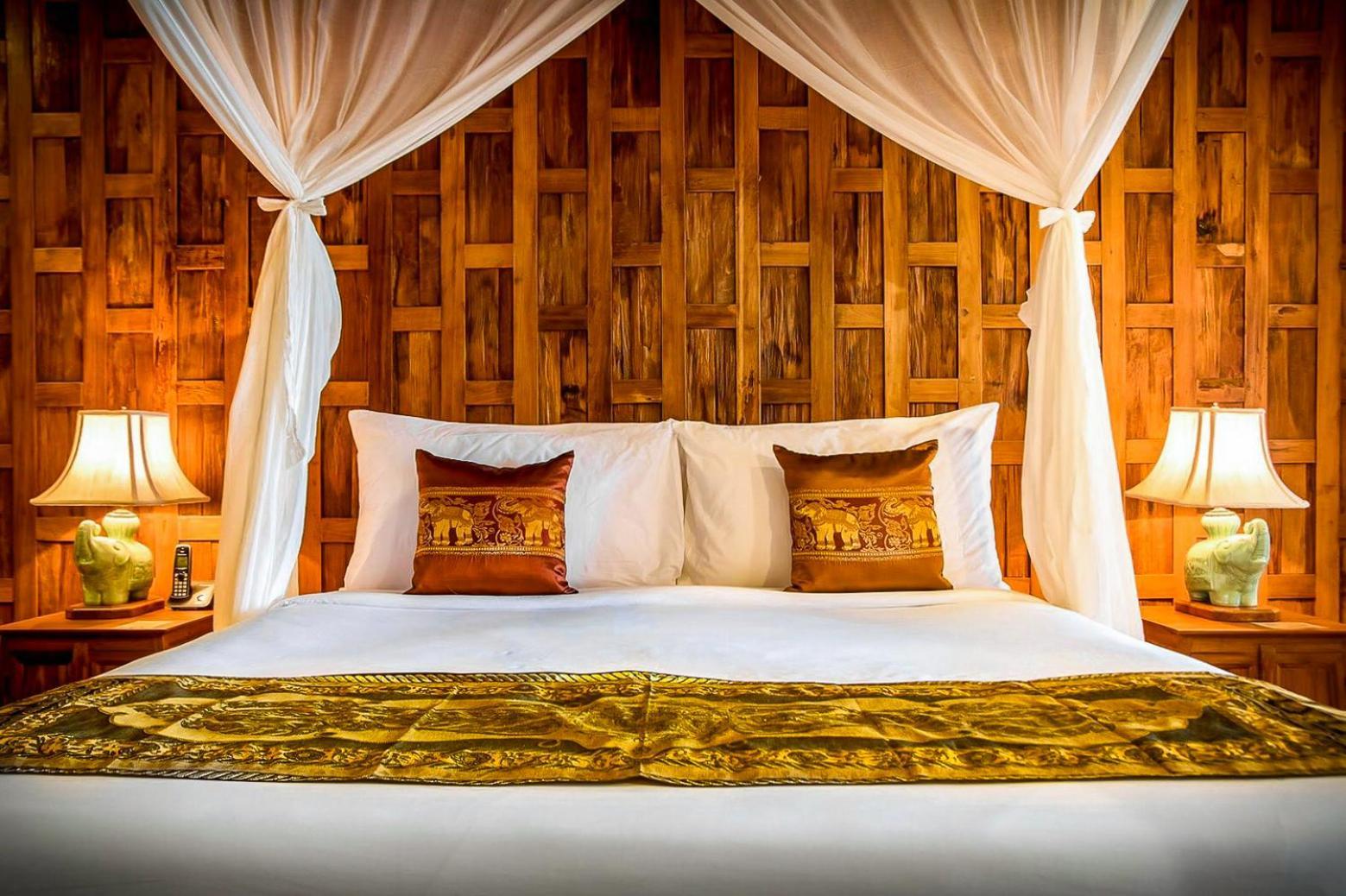 Santhiya Koh Phangan Resort And Spa 외부 사진 A bed with a mosquito net
