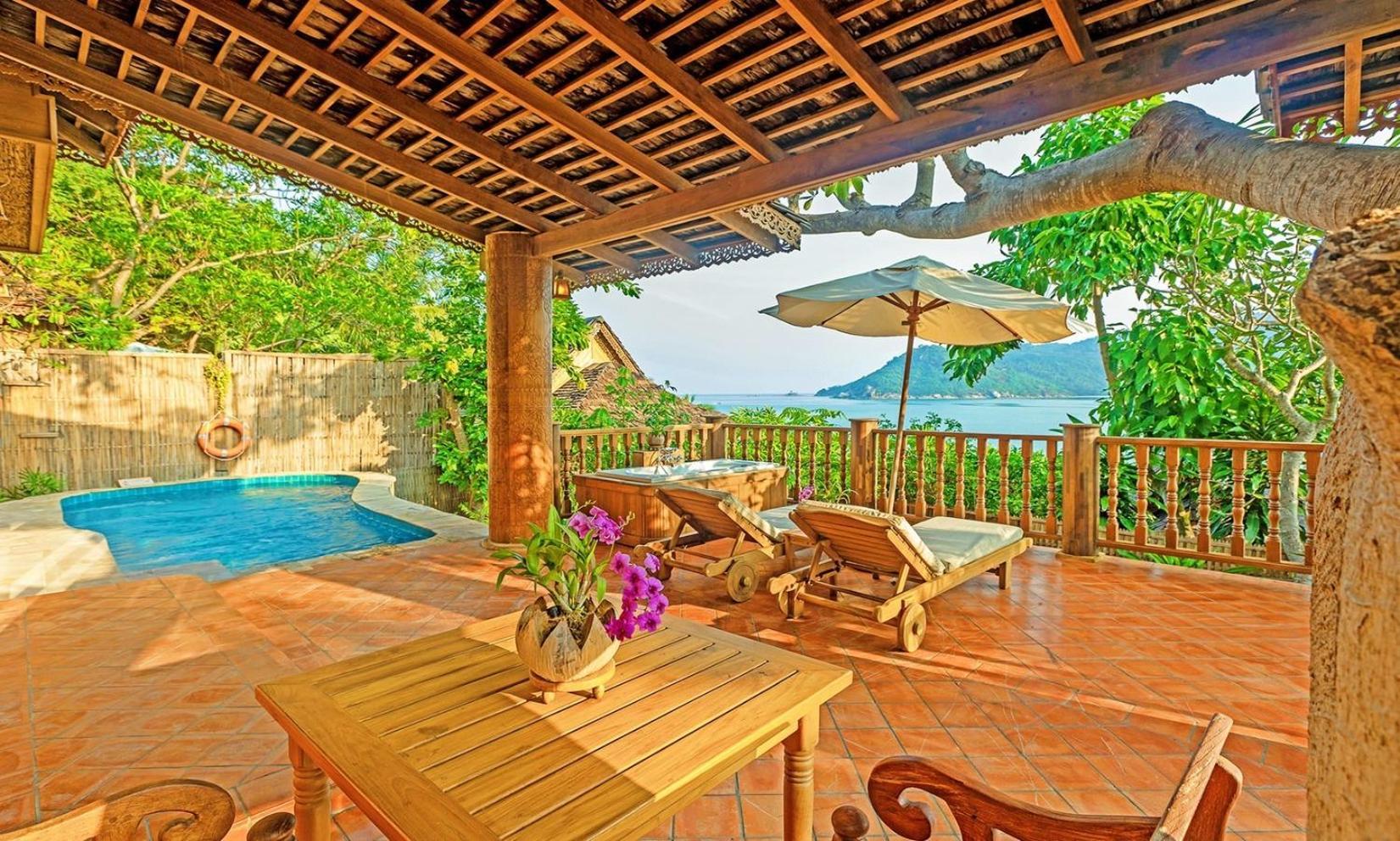 Santhiya Koh Phangan Resort And Spa 외부 사진 A view of the pool at the resort