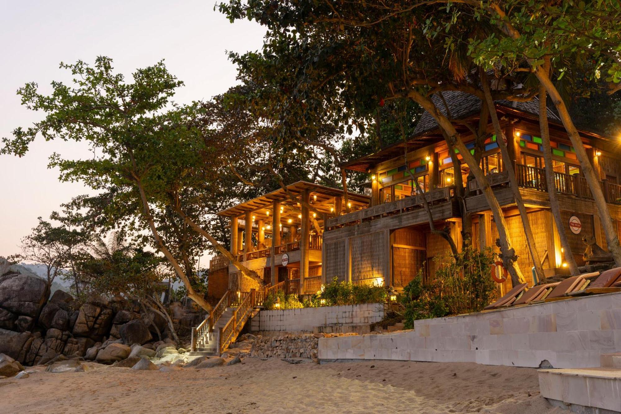 Santhiya Koh Phangan Resort And Spa 외부 사진 The resort at sunset
